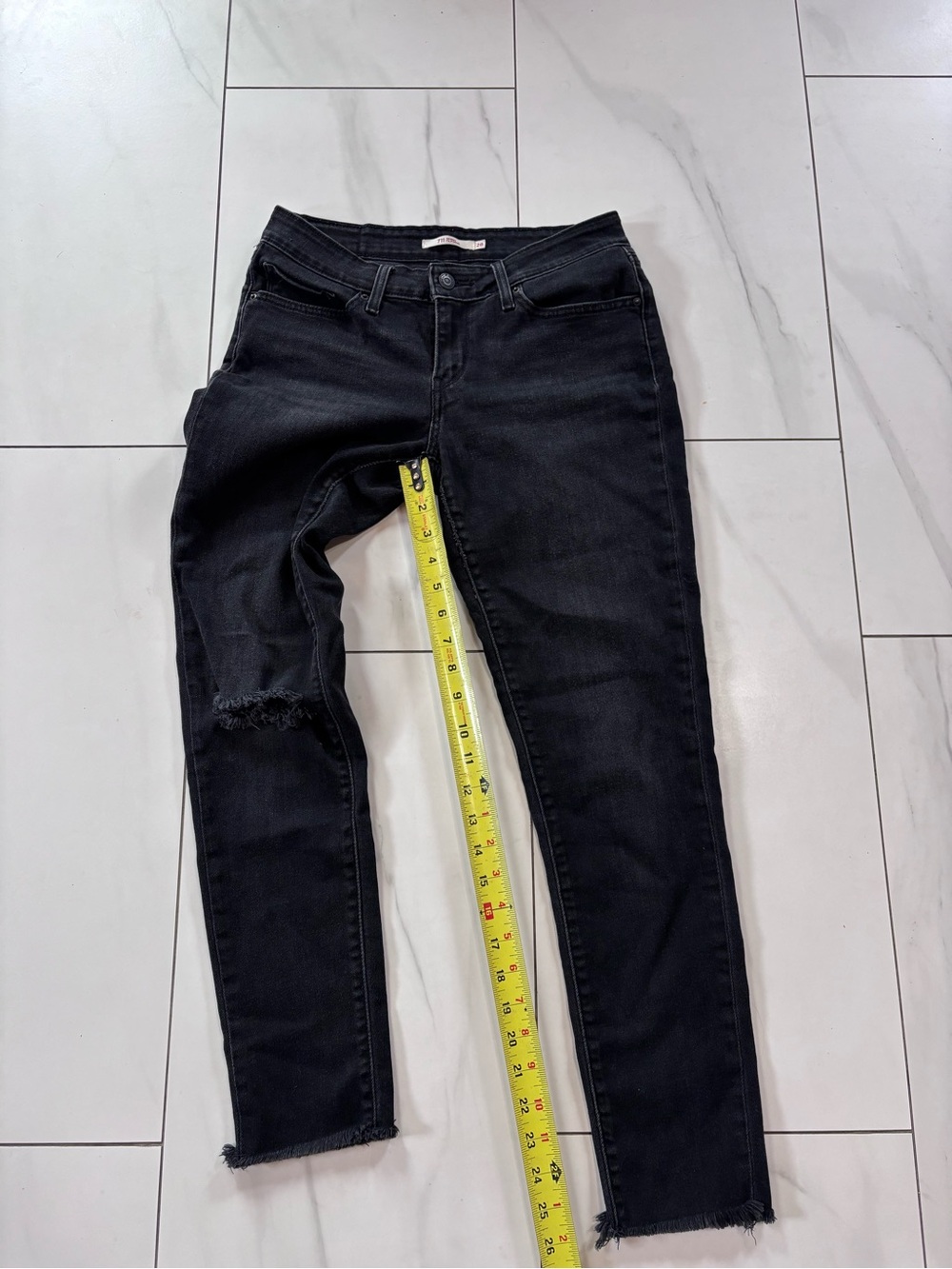 Levi’s black 711 skinny distressed jeans size 28 - stretch - Picture 8 of 8